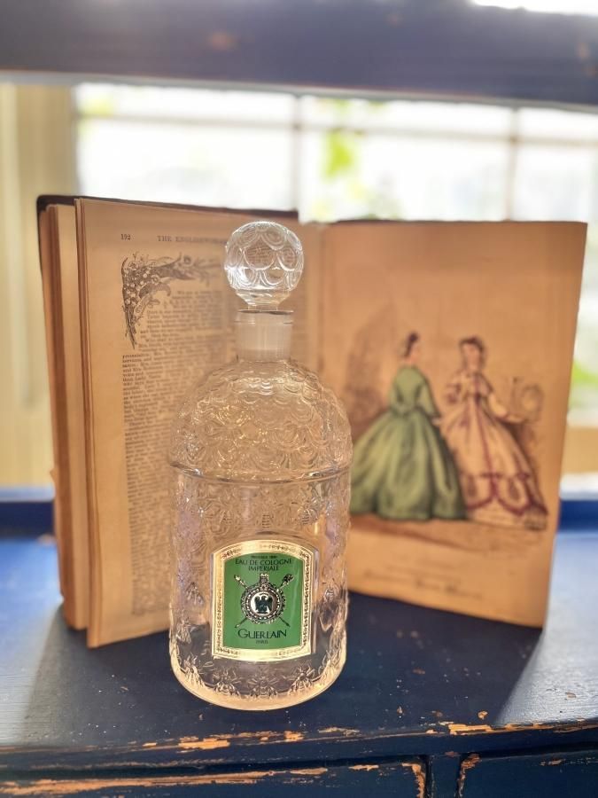 ゲランの香水瓶 緑色のラベル - アンティークとテディベアの店 Parade