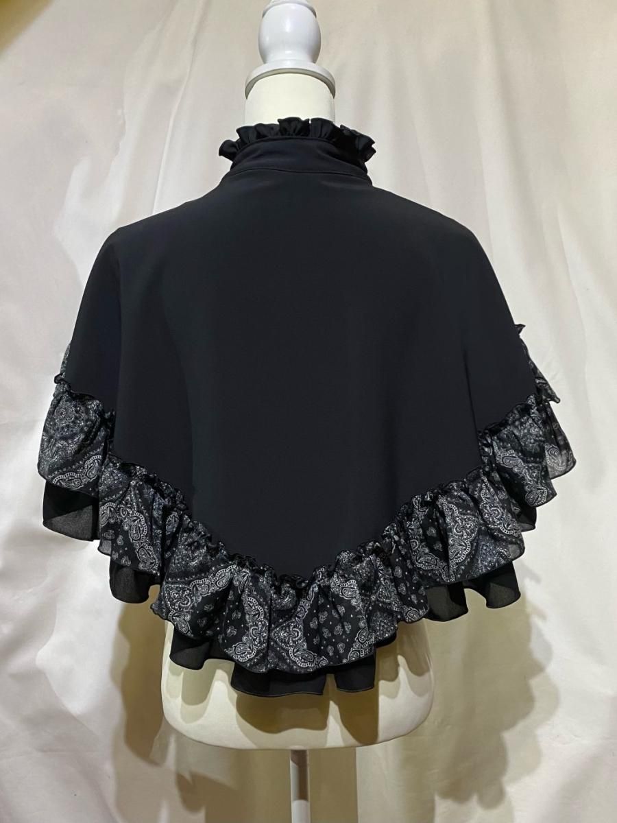 ◇受注商品◇十字架付き後長ゴシック調ケープ：黒×黒地白ゴシック柄