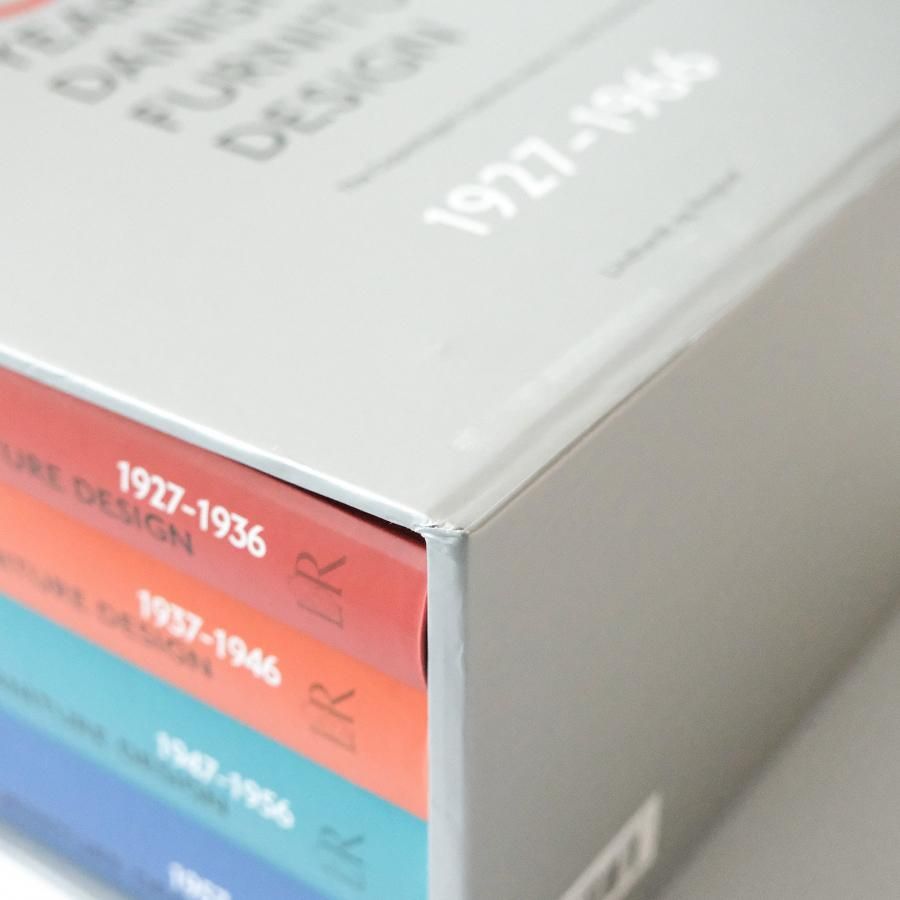 Dansk Møbelkunst gennem 40 år / 40 Years of Danish Furniture