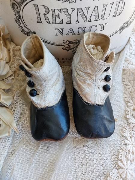 フランス製ヴィクトリアンベビーシューズ