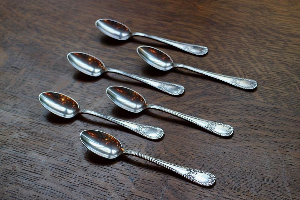 繊細なリボン柄 アンティークシルバースプーン