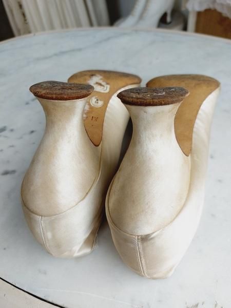 アンティークシルクブライダルシューズ - アンティークモール＆蚤の市