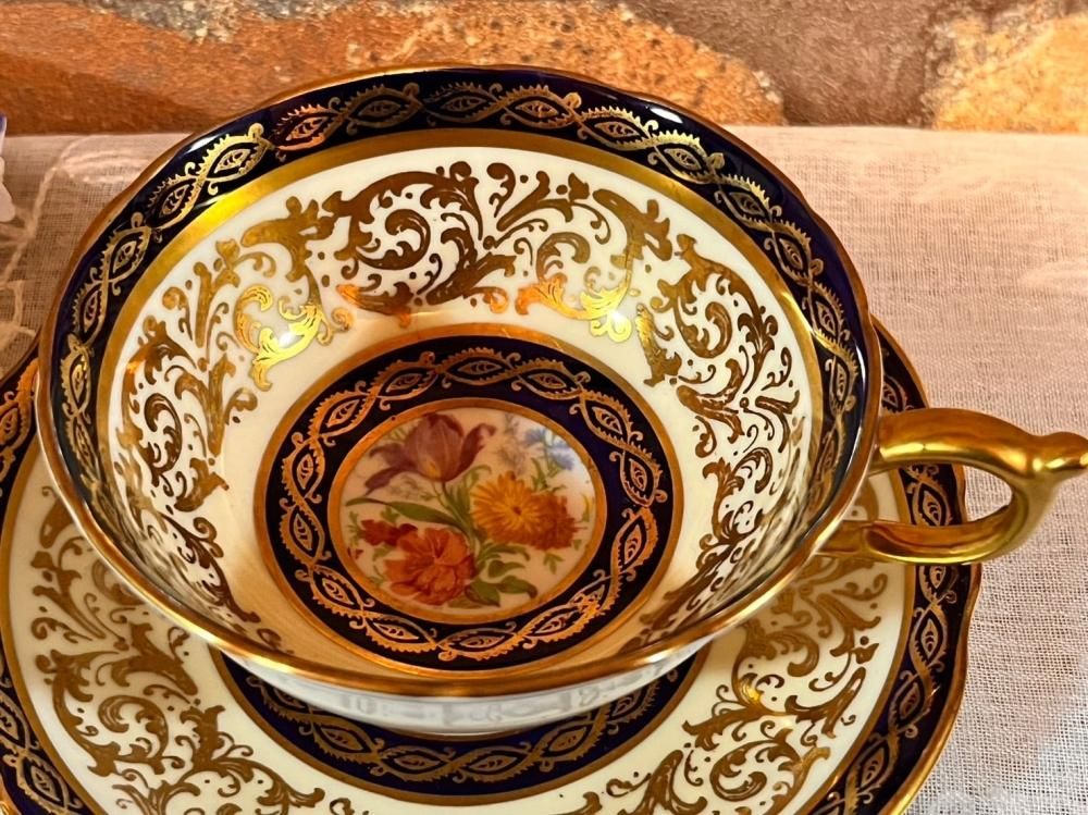 英国製アンティーク花柄ティーカップ&ソーサー