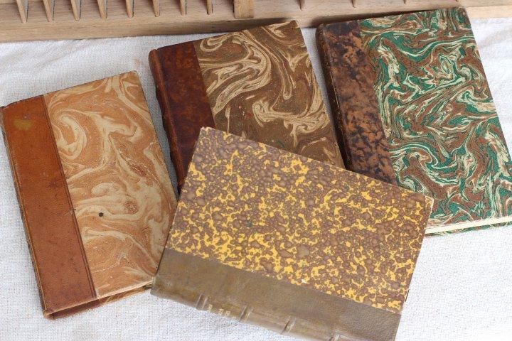 フランス製アンティーク、時代を感じる古書4冊セット