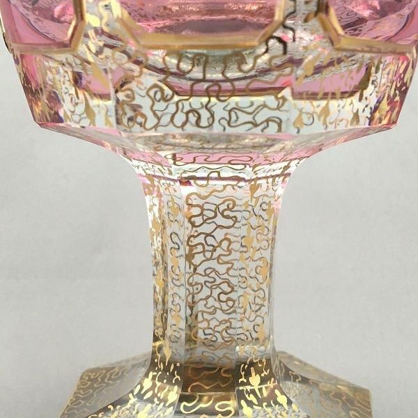 存在感あるアンティークボヘミアングラス