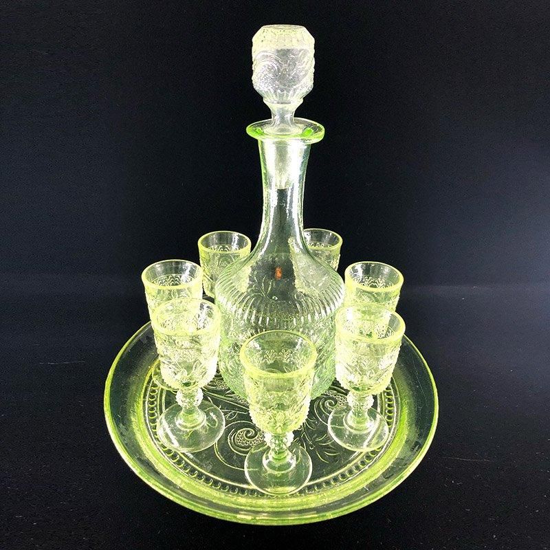 幻想的なウランゲラスのリキュールグラスセット