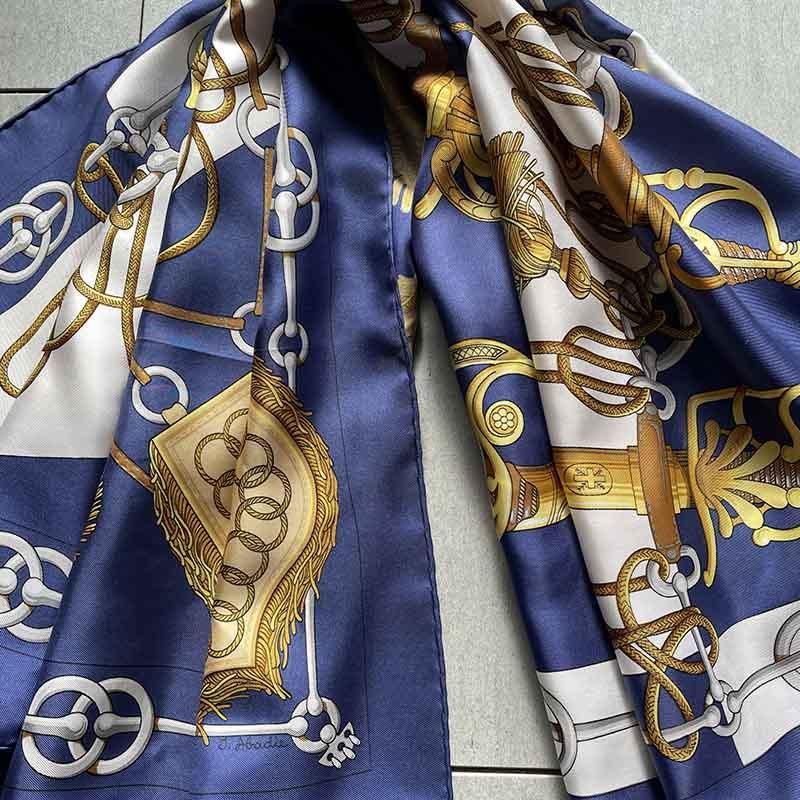 エルメスデザインのシルクスカーフ ネイビーブルー【馬具タッセル柄】