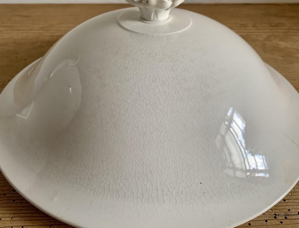 フランス製アンティーク陶器スーピエールの存在感