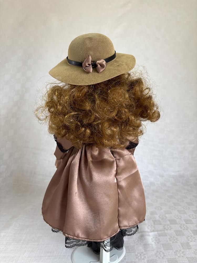 人形 ビスクドール ブラウンドレスと帽子のアンティーク
