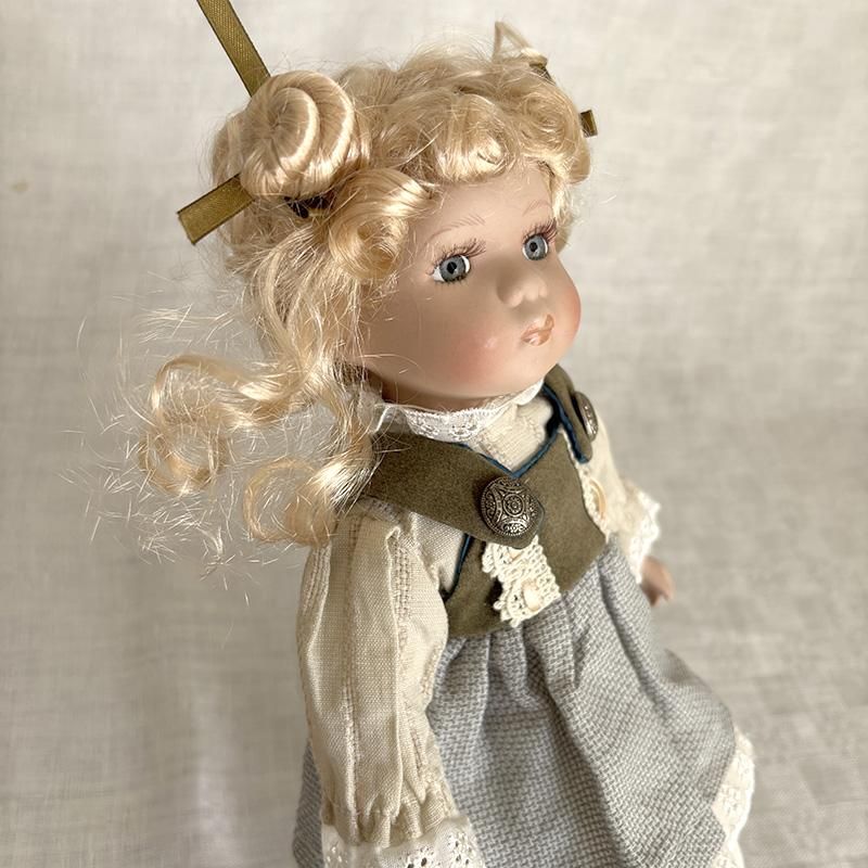 人形 ドール フランス人形 着せ替え人形 スカート 巻き毛青い瞳