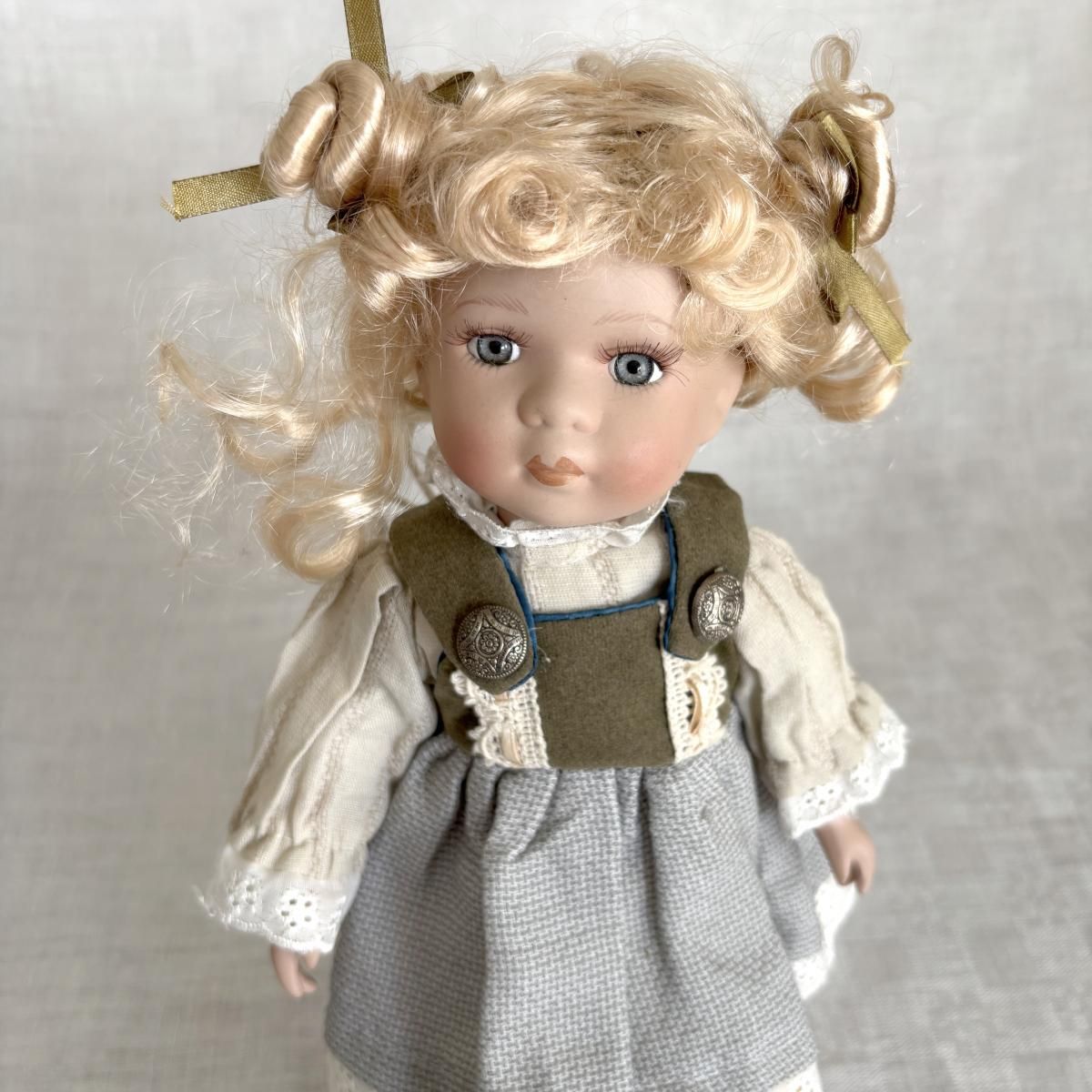 人形 ドール フランス人形 着せ替え人形 スカート 巻き毛青い瞳