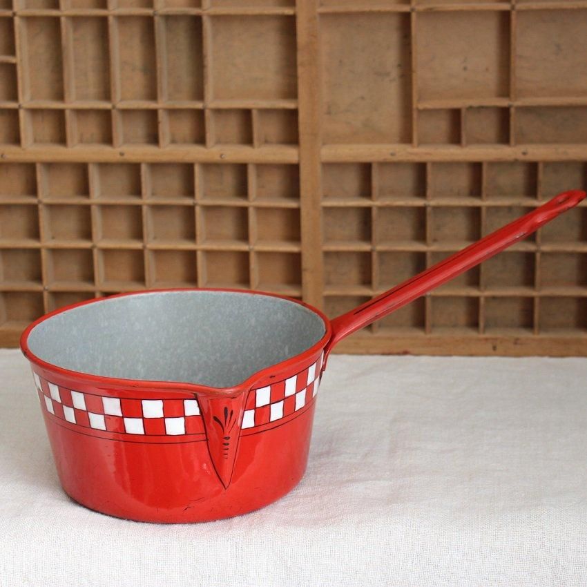 1920年代フランス製アンティークの素朴なホーロー鍋