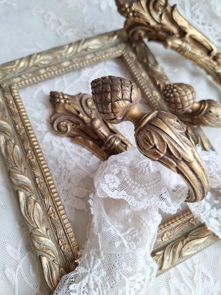 アンティークペア真鍮カーテンフック - アンティークモール＆蚤の市