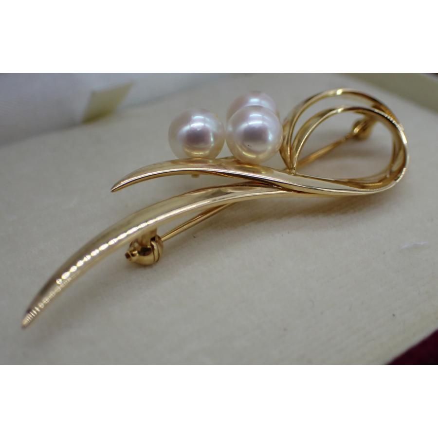 明治真珠ブローチ（例：華やかな花モチーフ）