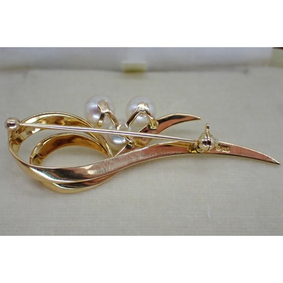 明治真珠ブローチ（例：華やかな花モチーフ）