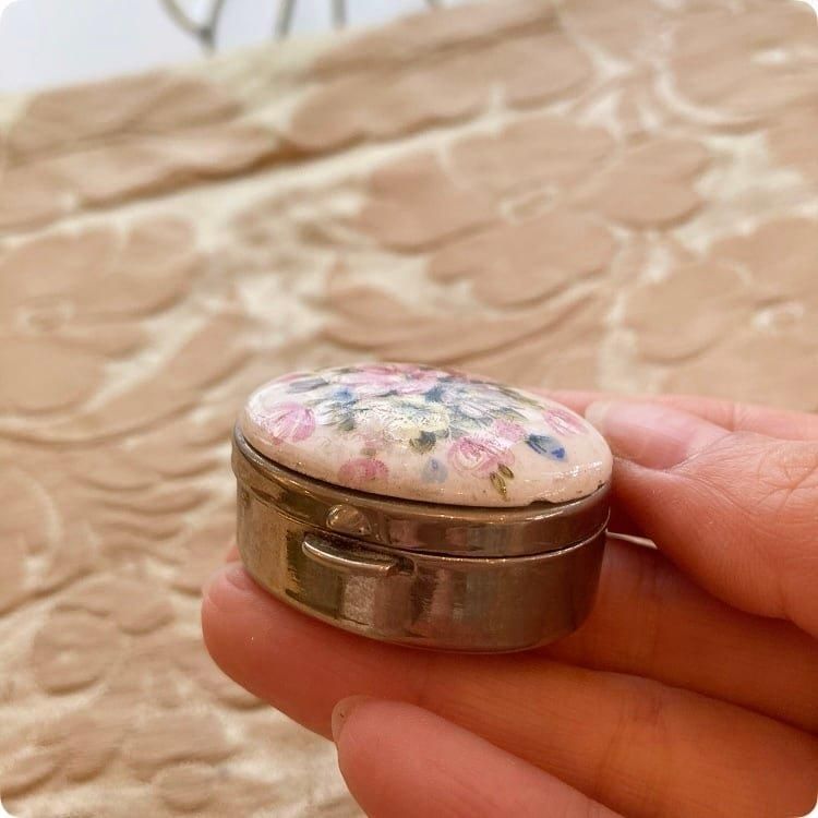 フランス製 アンティーク花柄ピルケース 小物入れ