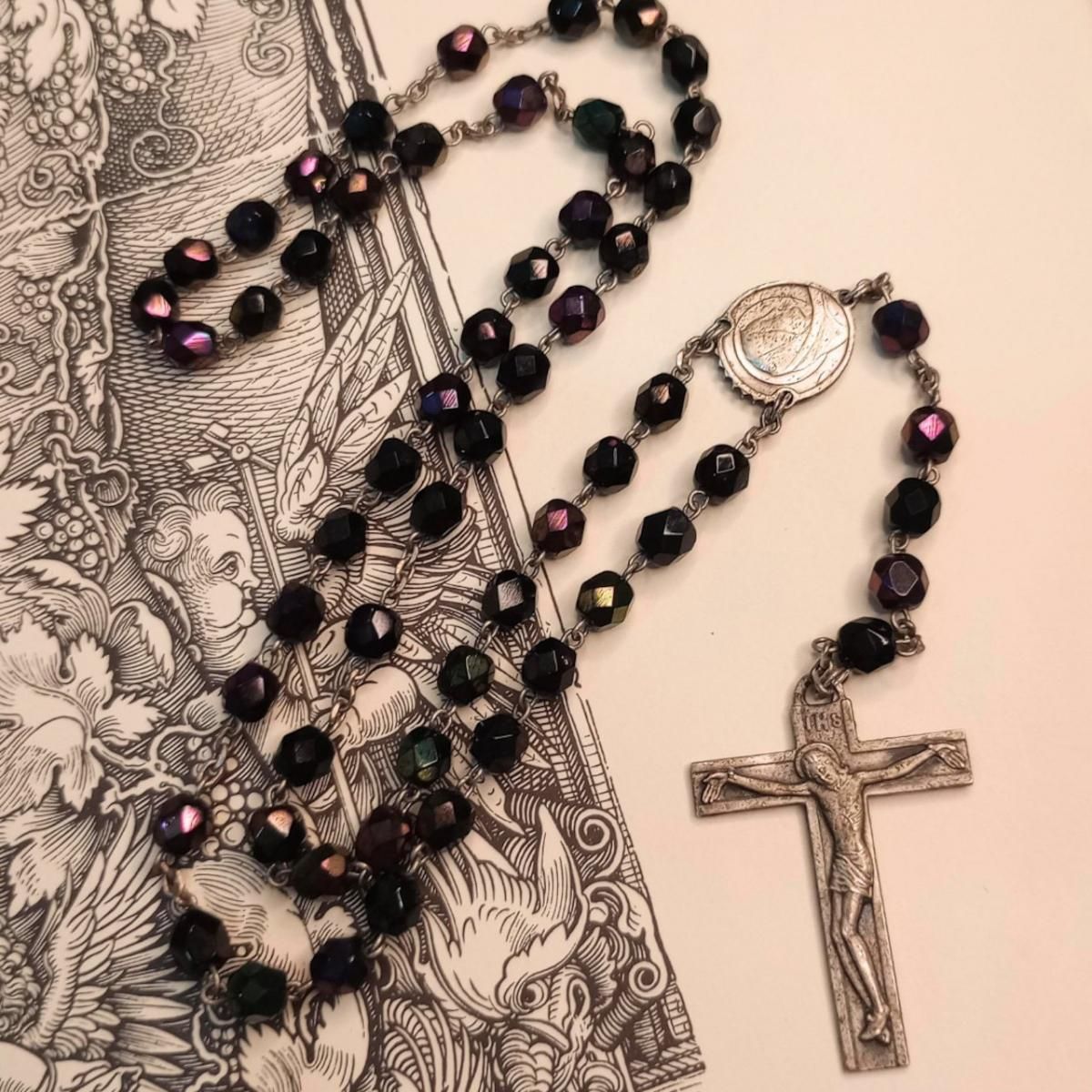 フランス産アンティークの美しいガラスビーズロザリオ