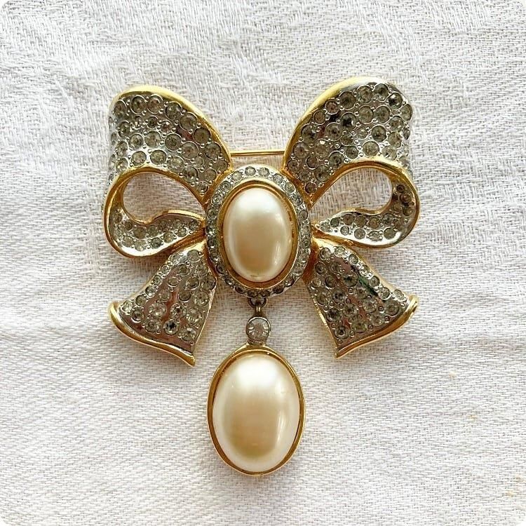 フランス製リボンモチーフのヴィンテージブローチ