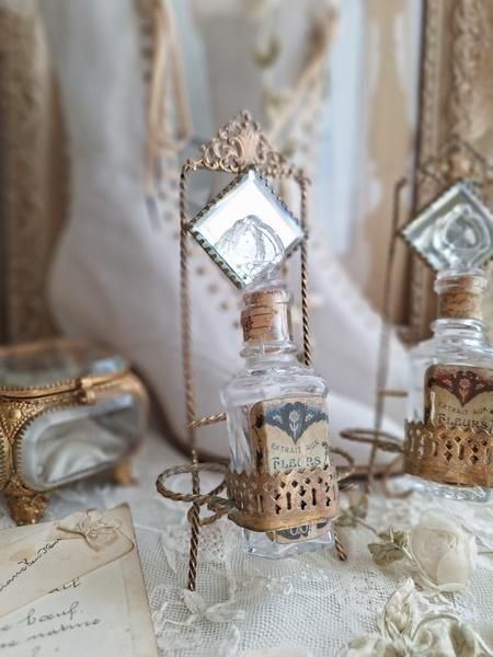 アンティークガラス瓶・ボトル特集｜香水瓶・インク瓶・ヴィンテージ一覧