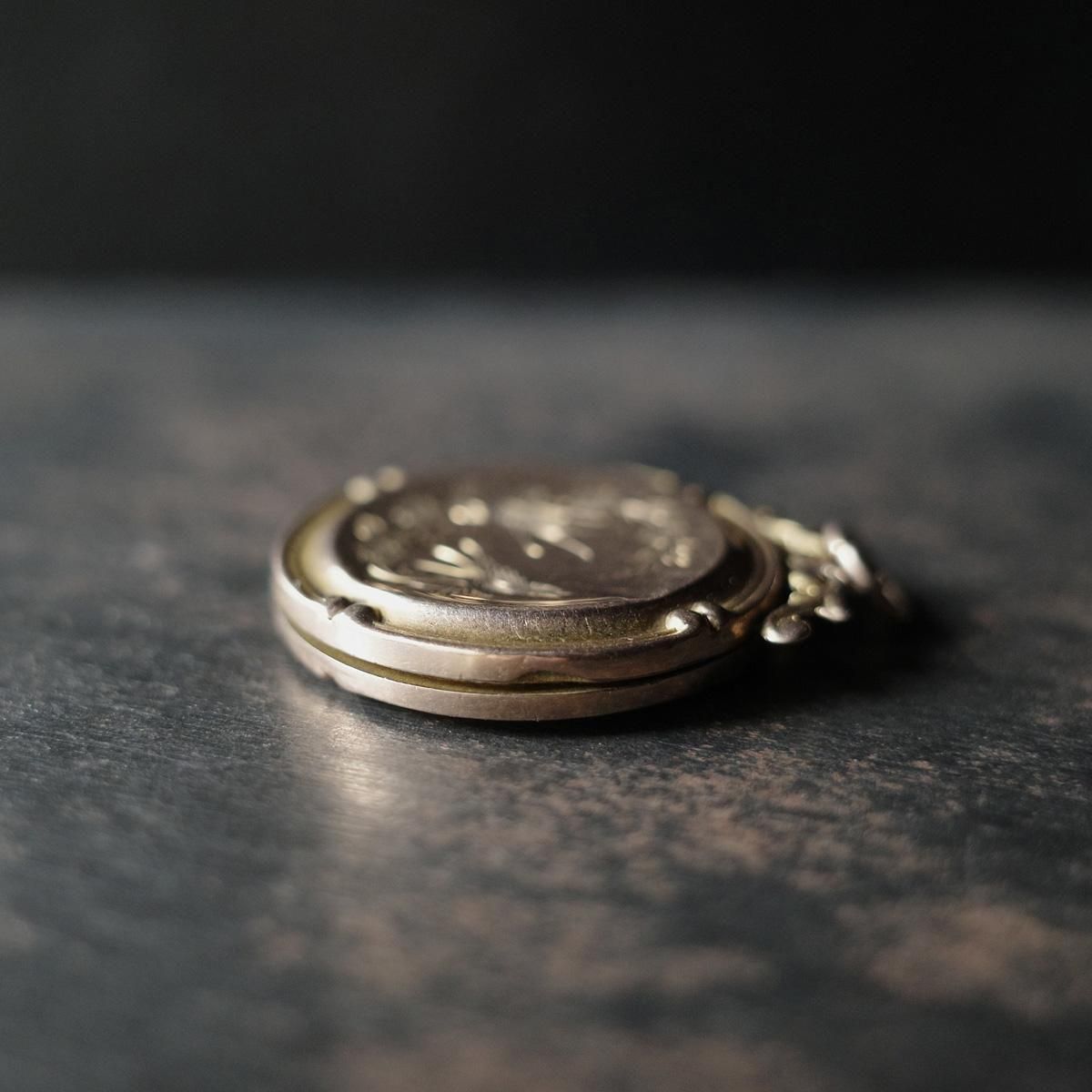 ヴィクトリアン 9金 ロケット ペンダントトップ（Victorian 9K Locket