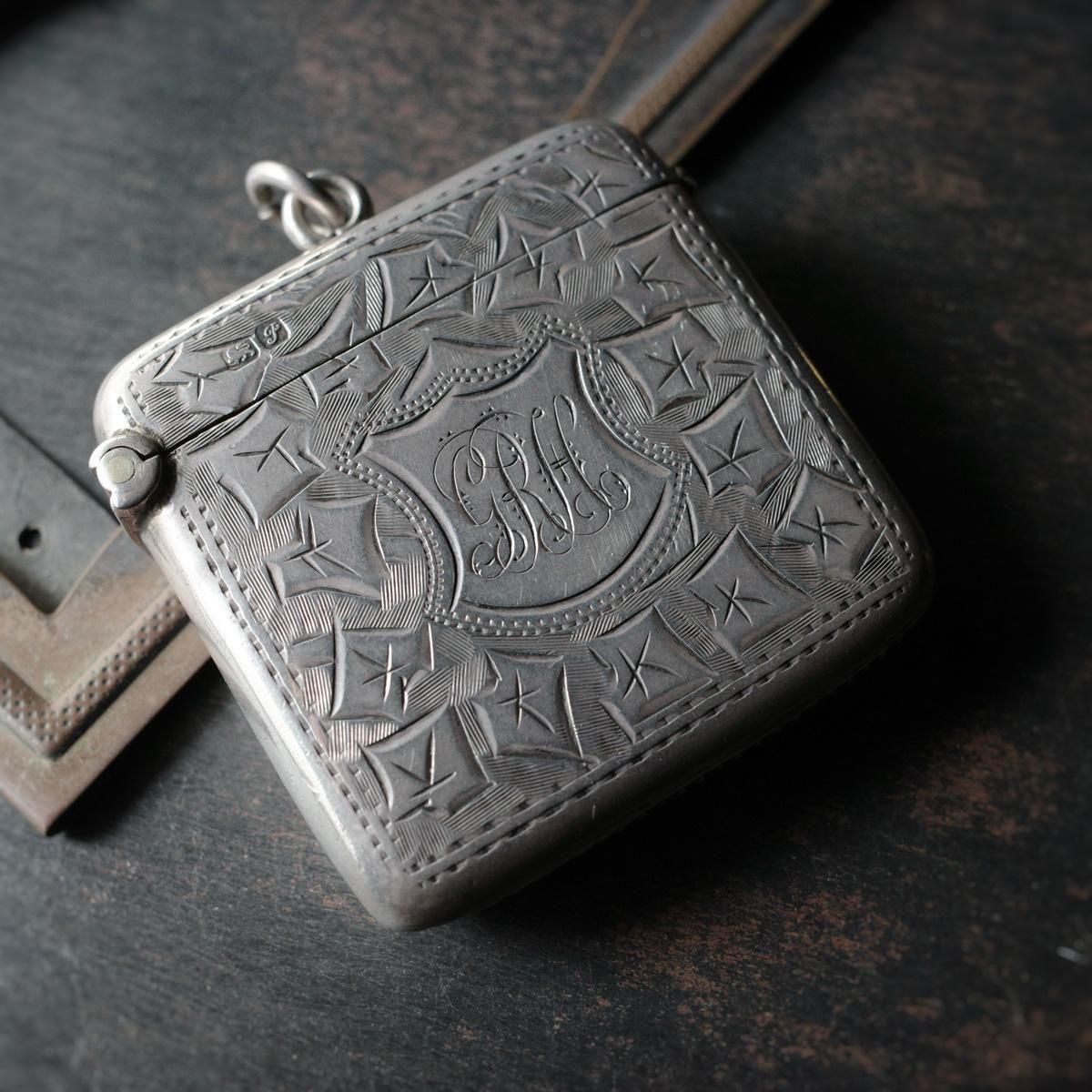 1915年 シルバー ヴェスタ ケース（c.1915 Silver Vesta Case）- JeJe