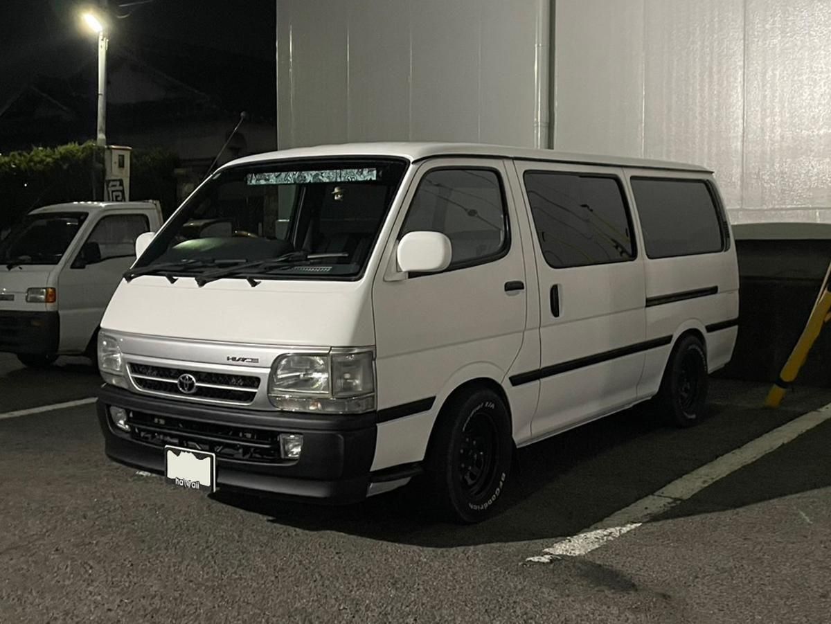 トヨタ ハイエースをマットホワイトでオールペン！ - 刷毛（ハケ