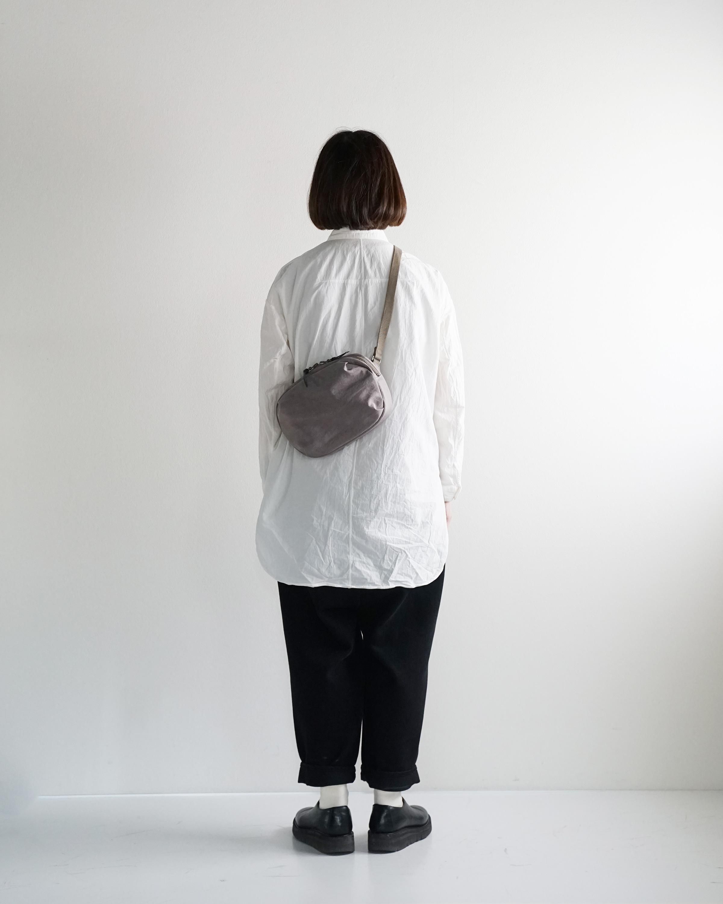 NIZYU KANO / にじゅうかのう FUKUI SIWAナイロンボディバッグS