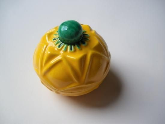 膳所焼黄交趾 蕗の薹香合 (共箱)陽炎園 岩崎新定 - 茶道具販売 栗林園