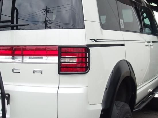 デリカD:5 KADDIS テールレンズガード ブラック - ロードハウス