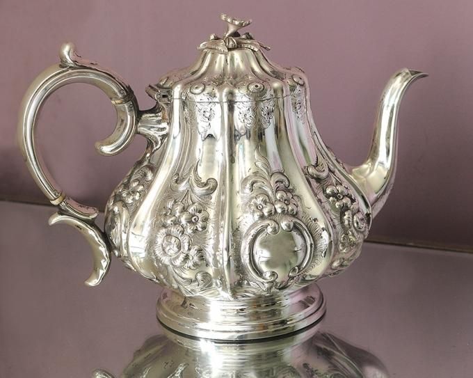 英国アンティーク【シルバープレート】美装飾ティーポット - Edwardian