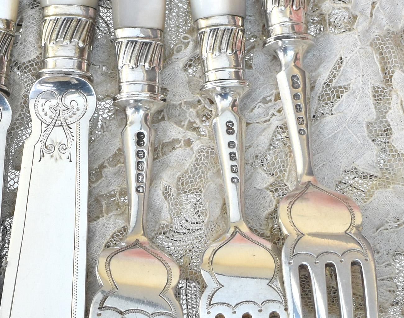 英国アンティーク銀器【純銀】1888年 白蝶貝ハンドルのディナー