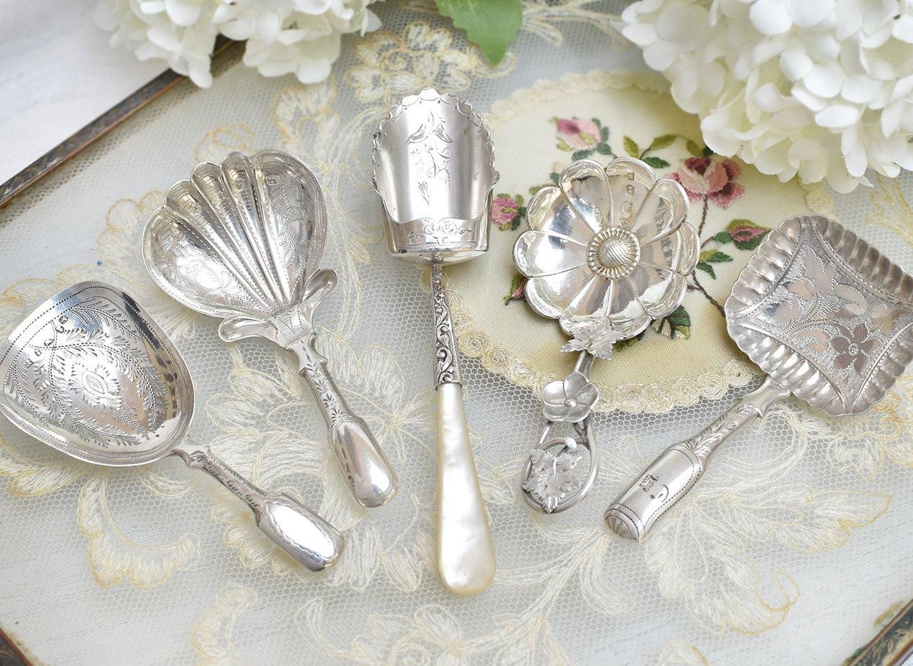 英国アンティーク銀器【純銀】1898年 白蝶貝 スコップ型キャディー