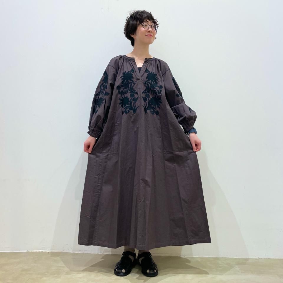 Sara mallika - *Vネック刺繍ワンピース（020441SC2） - Sheth Online