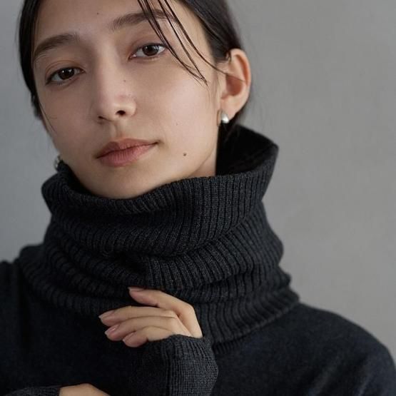 シルクカシミヤの上品な大人のネックウォーマー - DRESS HERSELF