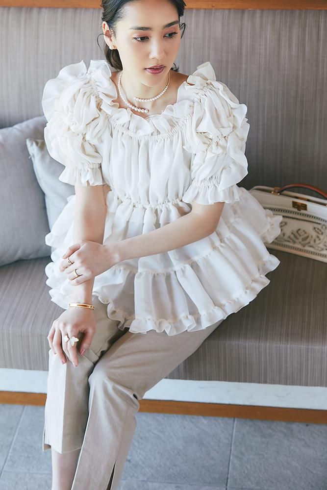 シャーリングフリルブラウス(オフホワイト) - seventen