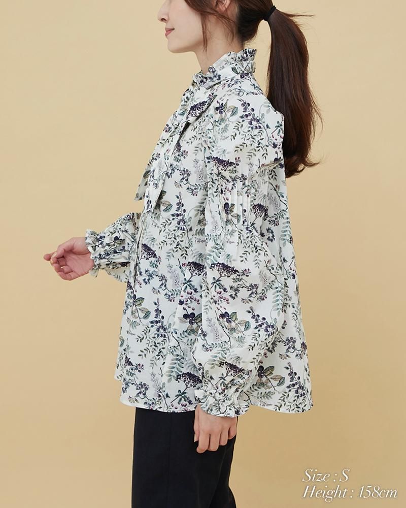 木の実柄プリントブラウス(オフホワイト) - seventen