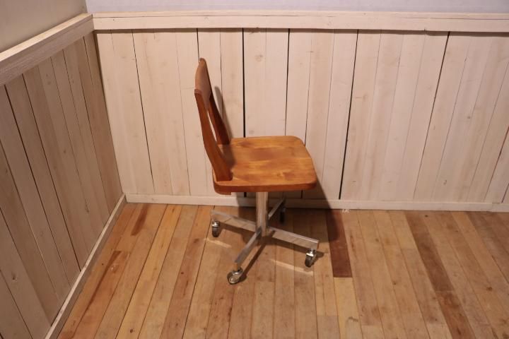 木製家具の製造工房ikususu(イクスス)のIXCS-22 デスクチェアーです