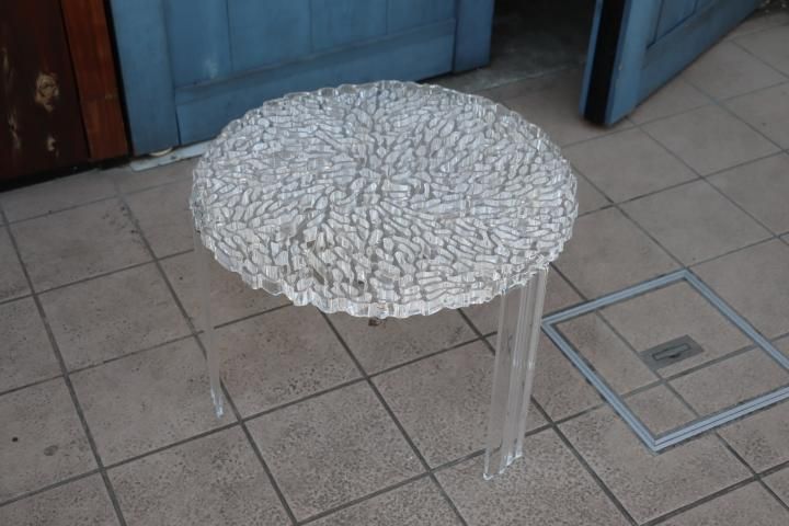 イタリアのデザイナーズ家具ブランドKARTELL(カルテル)のT-TABLE