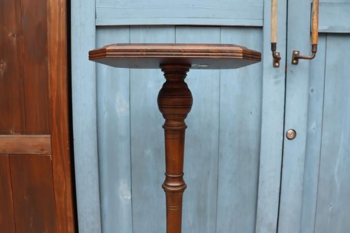 アメリカのメーカーThe Bombay Company(ボンベイ カンパニー)のサイド