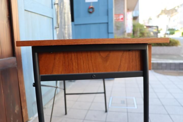 niko and…(ニコアンド)のオーク材を使用したパーソナルデスクです