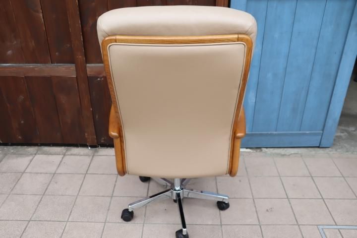 老舗家具メーカーHAMAMOTO(浜本工芸)のナラ無垢材を使用した書斎椅子