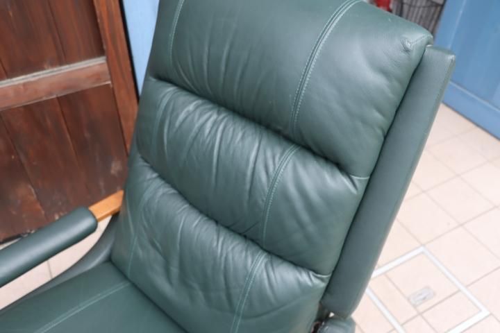 LA-Z-BOY（レイジーボーイ）のリラックスチェア。 ロッキングもする