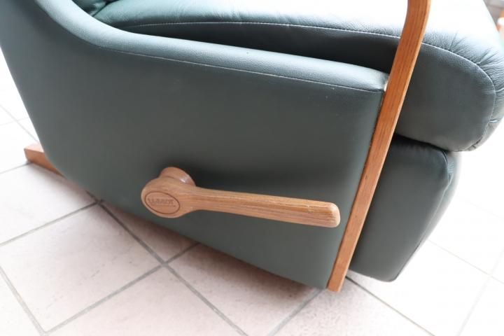 LA-Z-BOY（レイジーボーイ）のリラックスチェア。 ロッキングもする