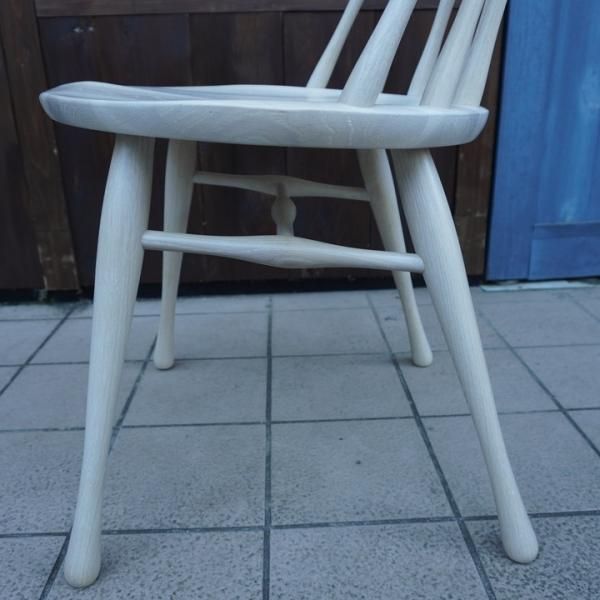 karimoku(カリモク家具)のウィンザーチェア2脚セットです。ゆったりと