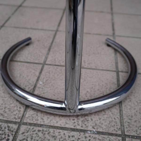 IDC OTSUKA(大塚家具)で取り扱いされていたガラス サイドテーブルです