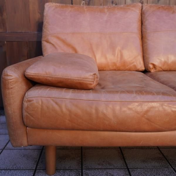 unico(ウニコ)のVINT(ヴィント）レザー 3人掛けソファーです。しなやか