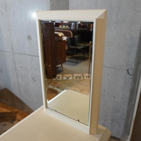 Francfranc(フランフラン)の白を基調とした可愛らしいリリオドレッサー