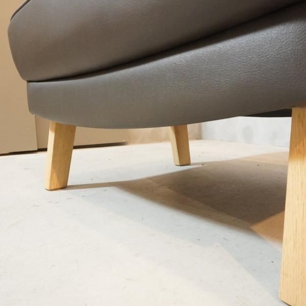 人気のkarimoku(カリモク家具)よりZU4606 本革 オットマンです！モダン