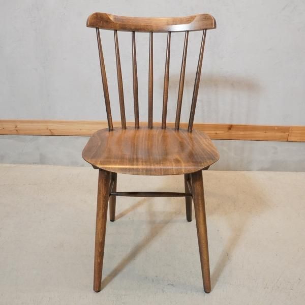 TON(トン)のIronica(アイロニカ)ウィンザーチェアです。レストランや