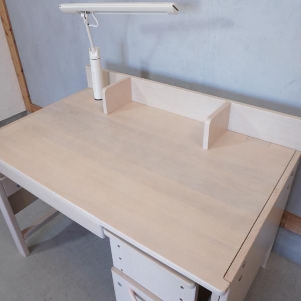 karimoku(カリモク)とBenesse(ベネッセ)のコラボ商品